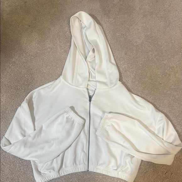 Gilly Hicks Jackets & Blazers - Gilly Hicks White Cropped Zip-Up Hoodie